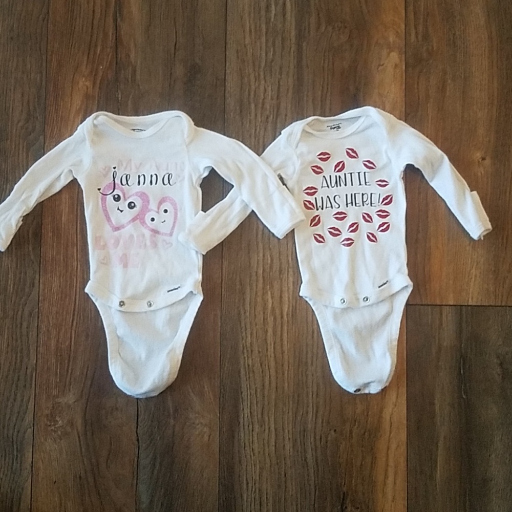 Two Gerber's Organic cotton 0 to 3 months onesies